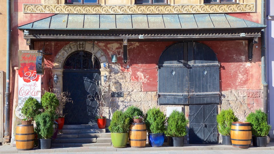 Mercado de la ciudad vieja ofreciendo elementos del patrimonio
