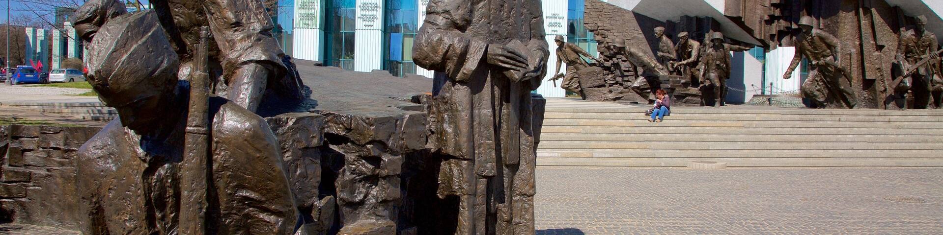 Warsaw Uprising Monument showing a statue or sculpture