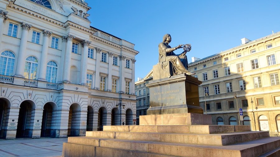 Copernicus Monument which includes a statue or sculpture