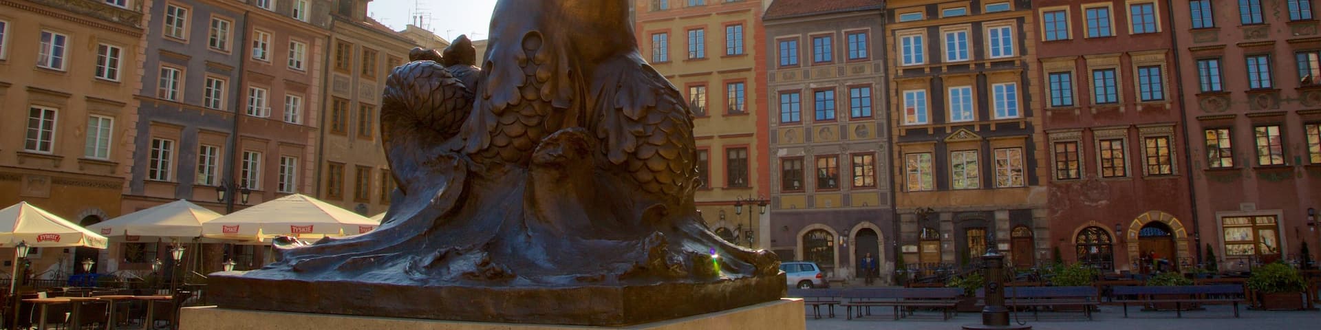 Warsaw Mermaid Statue showing heritage elements, a square or plaza and a statue or sculpture