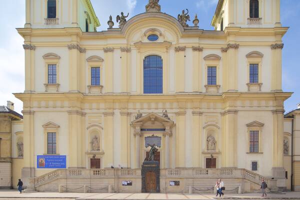 Eglise de la Sainte-Croix qui includes église ou cathédrale, patrimoine historique et patrimoine architectural
