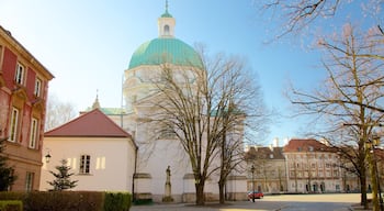 Warszawa presenterar en kyrka eller katedral