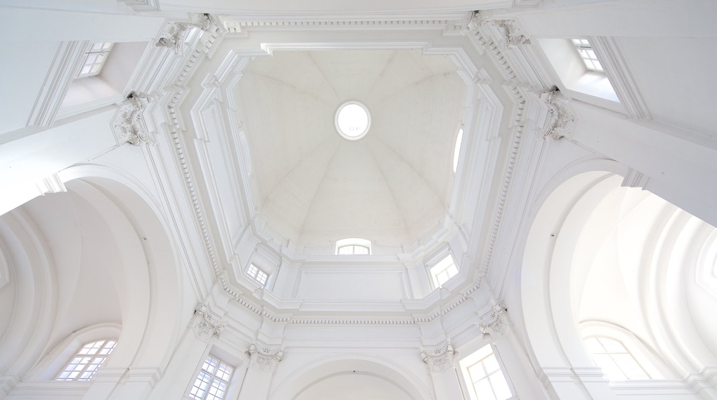 Warschau bevat historisch erfgoed, interieur en een kerk of kathedraal