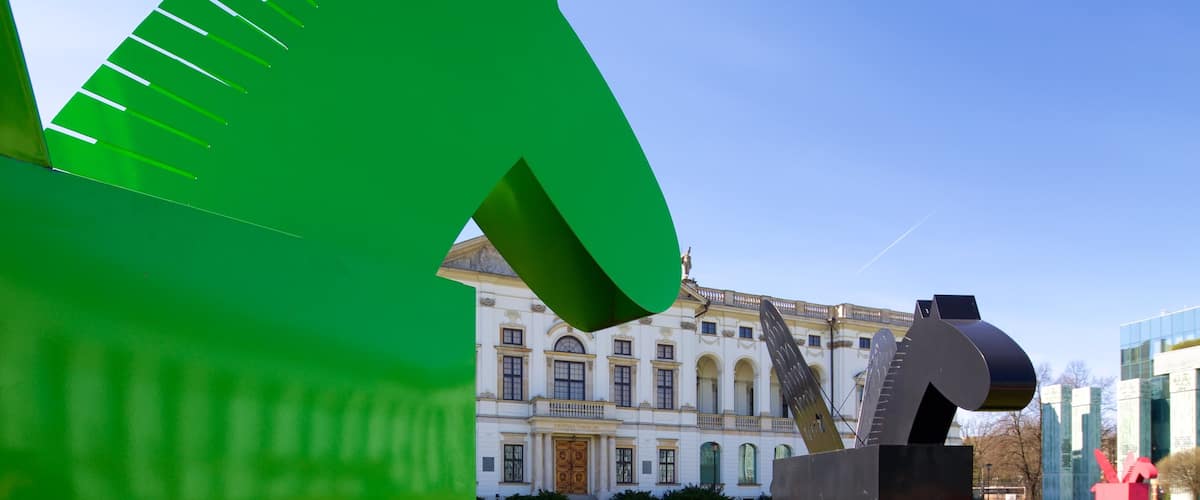 Biblioteca Nacional de Polonia ofreciendo arte al aire libre