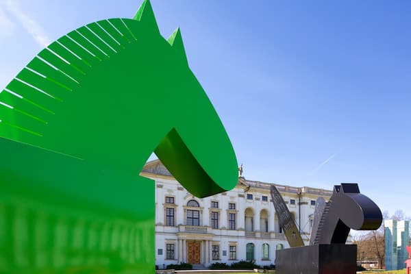 BibliothĂšque Nationale de Pologne qui includes art en plein air