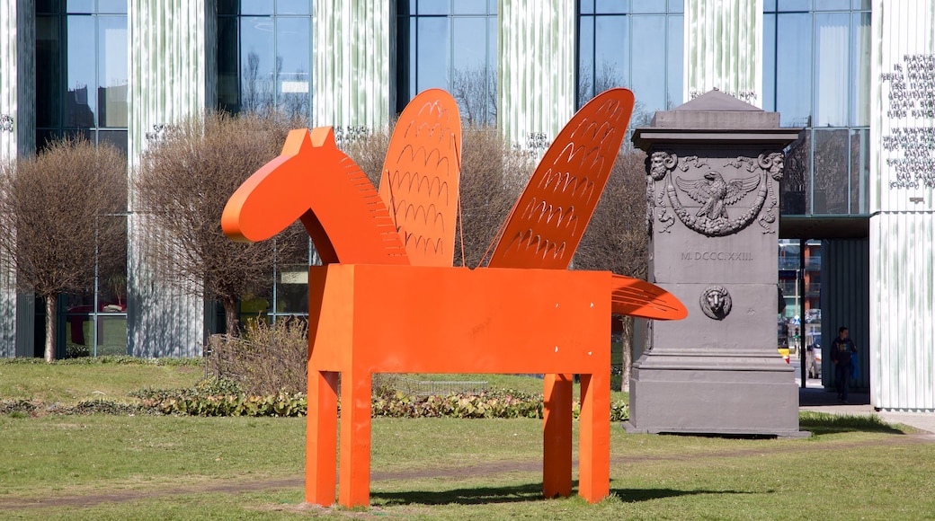 Polnische Nationalbibliothek welches beinhaltet Outdoor-Kunst