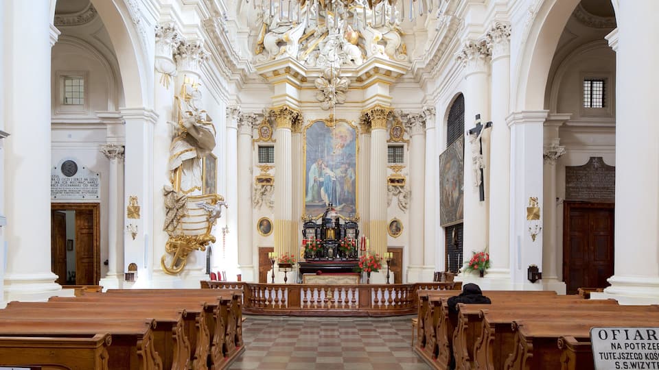 Varsovia ofreciendo patrimonio de arquitectura, una iglesia o catedral y vistas interiores