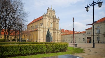 Varsovia mostrando elementos patrimoniales, arquitectura patrimonial y una iglesia o catedral