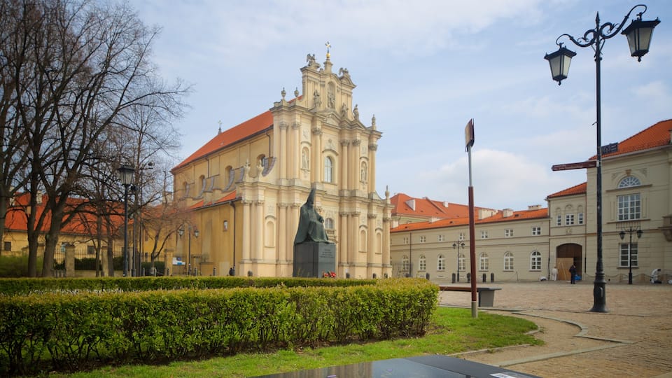 Varsavia mostrando oggetti d\'epoca, architettura d\'epoca e chiesa o cattedrale