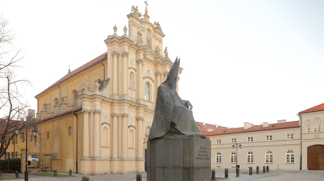 Warsaw featuring heritage elements, heritage architecture and a statue or sculpture