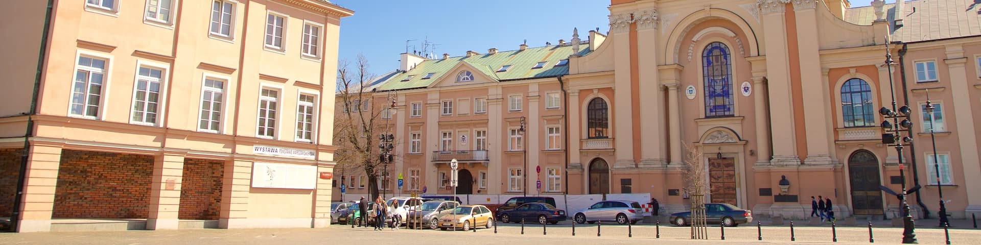 Warsaw showing a square or plaza and heritage elements