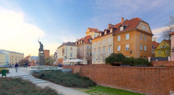 Warsaw showing a square or plaza and a city