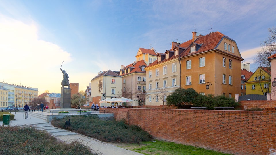 Varsavia che include piazza e città