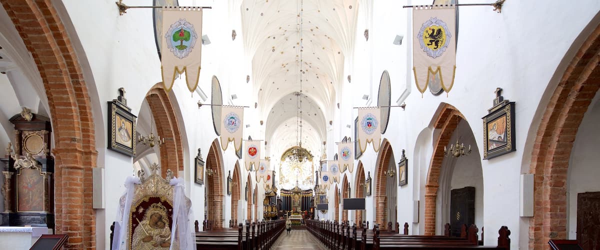 Oliwa Cathedral showing heritage elements, interior views and a church or cathedral