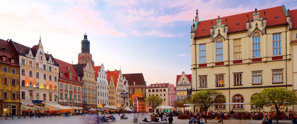 จัตุรัส Wroclaw Market ซึ่งรวมถึง พระอาทิตย์ตก และ จัตุรัสหรือพลาซ่า