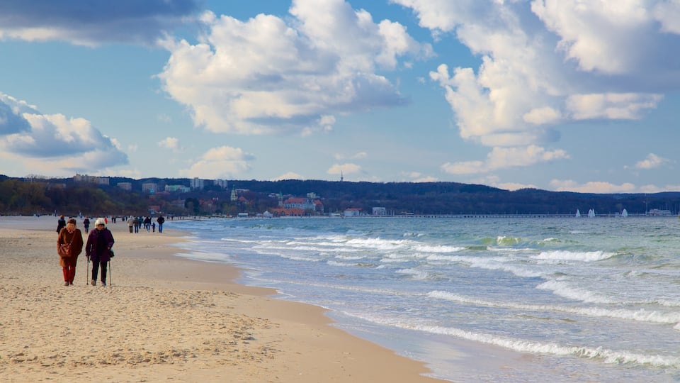 Jelitkowo Beach เนื้อเรื่องที่ หาดทราย ตลอดจน คนกลุ่มเล็ก