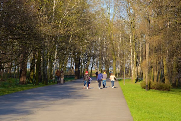 Strand von Jelitkowo mit einem Garten