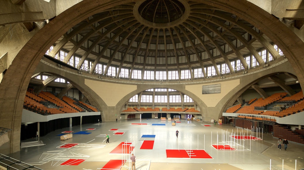 Centennial Hall caracterizando vistas internas