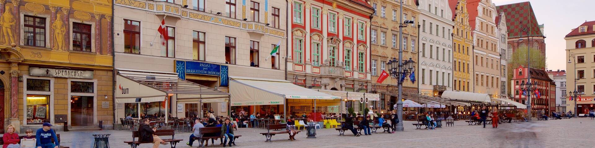 Wroclaw Market Square showing street scenes and a square or plaza