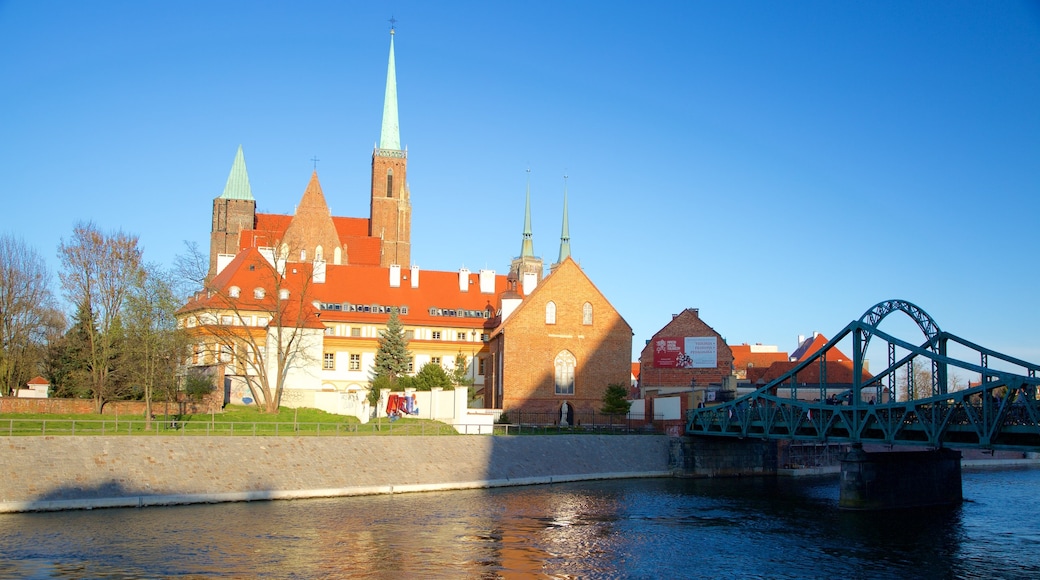 Polen presenterar en å eller flod och en bro