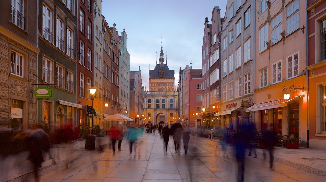 Gdansk mostrando vida nocturna y escenas urbanas