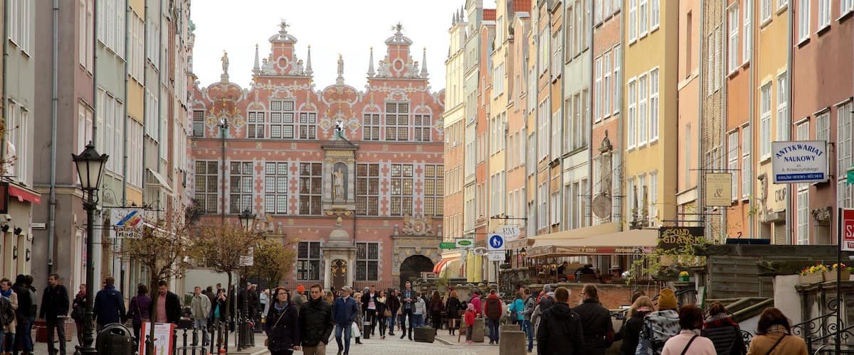 Gdansk showing street scenes and city views
