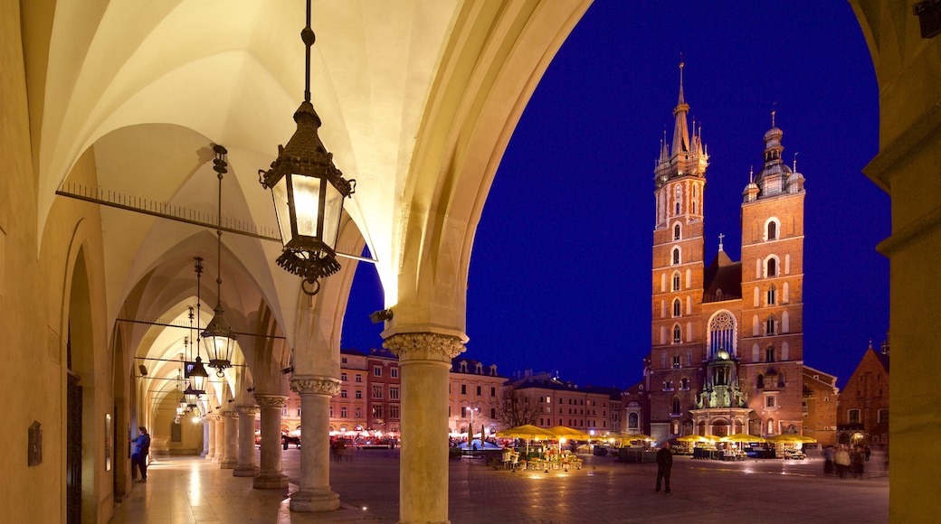 Marienkirche mit einem historische Architektur, bei Nacht und Geschichtliches