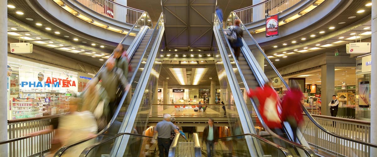 Stary Browar Shopping and Art Centre das einen Einkaufen und Innenansichten