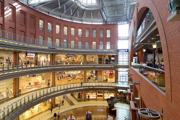 Stary Browar Shopping and Art Centre showing shopping and interior views
