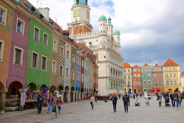 Poznan Town Hall showing a square or plaza and street scenes