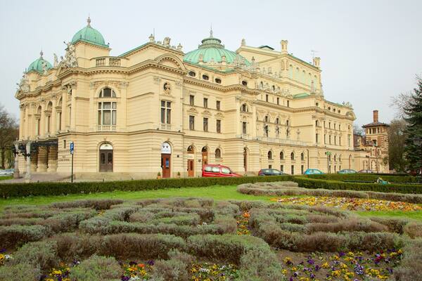 Juliusz Slowacki Theater featuring heritage architecture, heritage elements and a garden