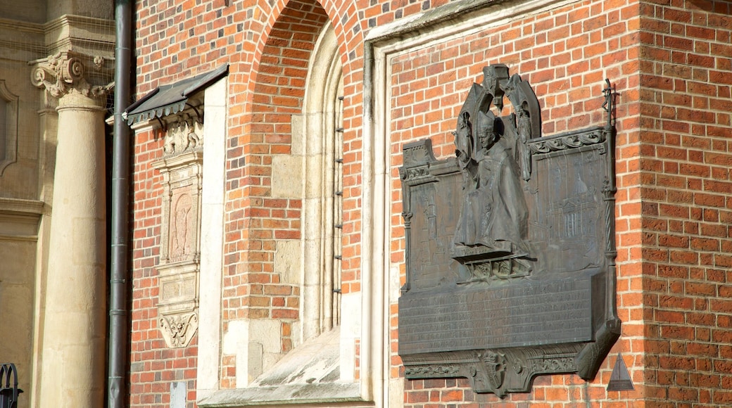 St. Mary\'s Basilica featuring kirkko tai katedraali