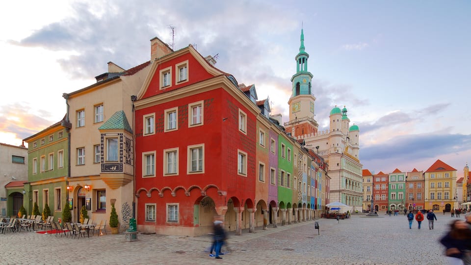 Stary Rynek ofreciendo una puesta de sol