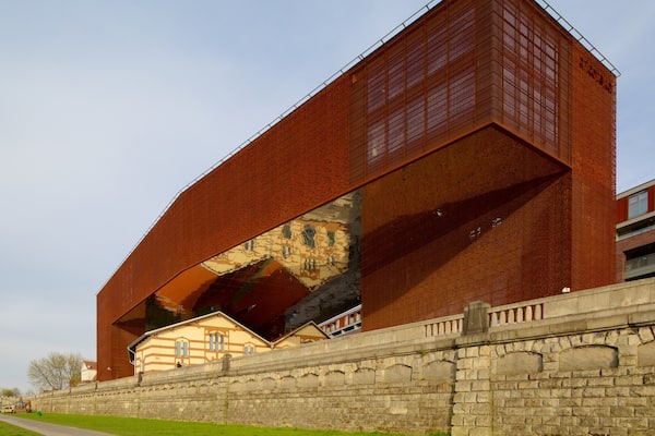 Krakow showing modern architecture