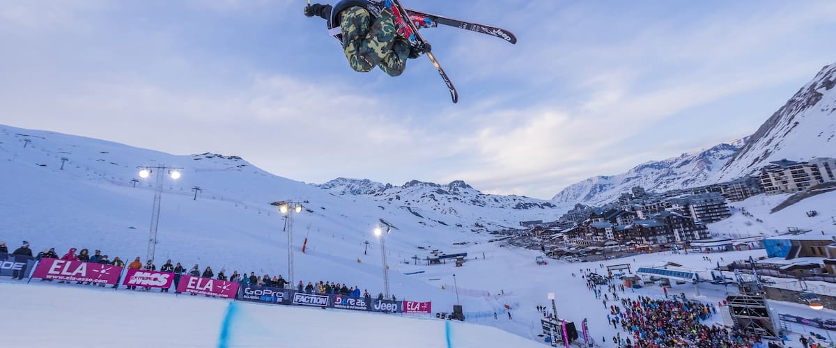 Alpes du Nord showing snow skiing, a sporting event and snow