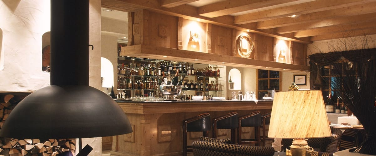 Alpes du Nord showing interior views and a luxury hotel or resort