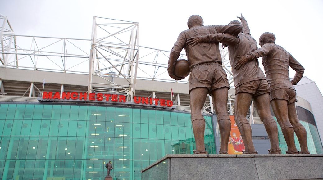 Old Trafford fasiliteter samt statue eller skulptur