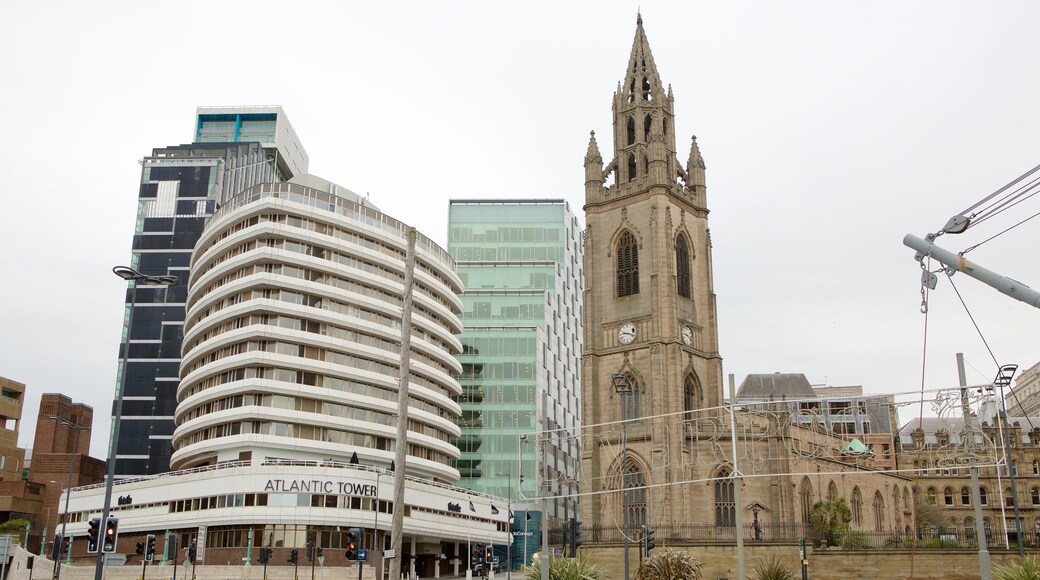 Liverpool showing a city, heritage architecture and modern architecture