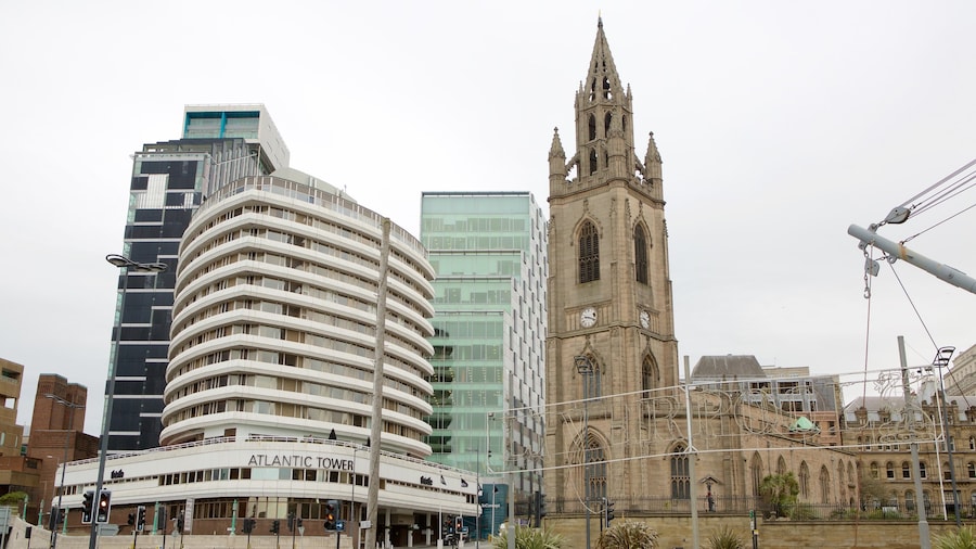Liverpool showing a city, heritage architecture and modern architecture