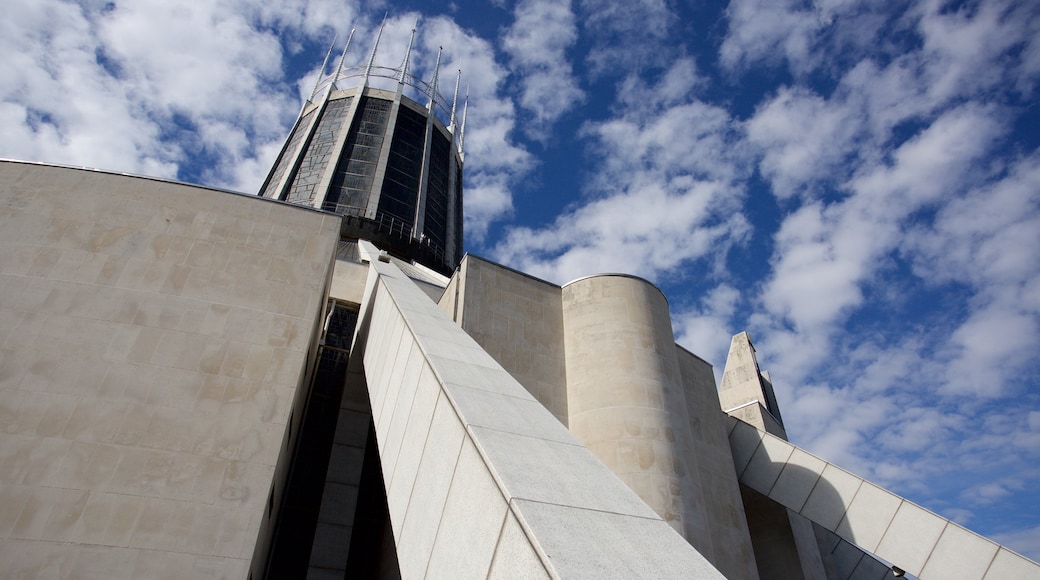 Liverpool Metropolitan katedral som inkluderer moderne arkitektur