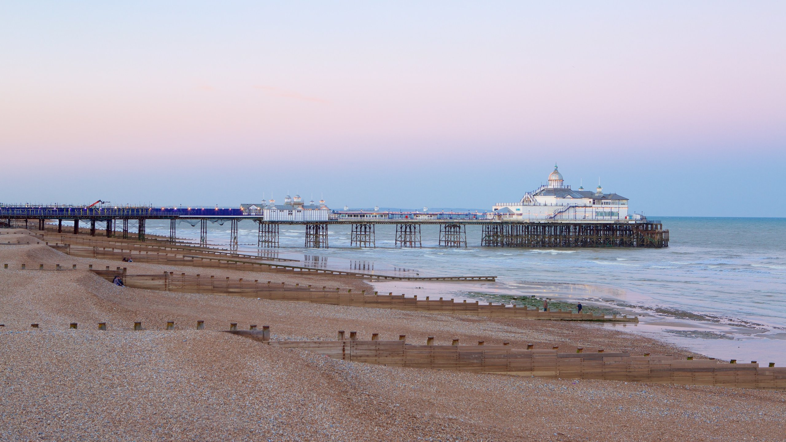 Eastbourne Seafront Travel Guide: Best of Eastbourne Seafront 