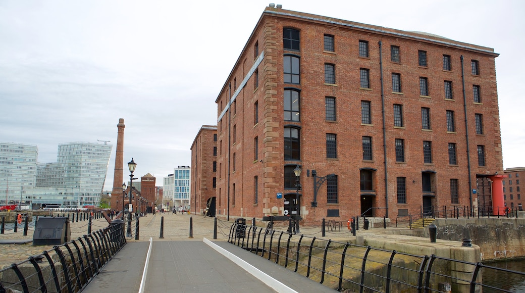 Merseyside Maritime Museum showing a city