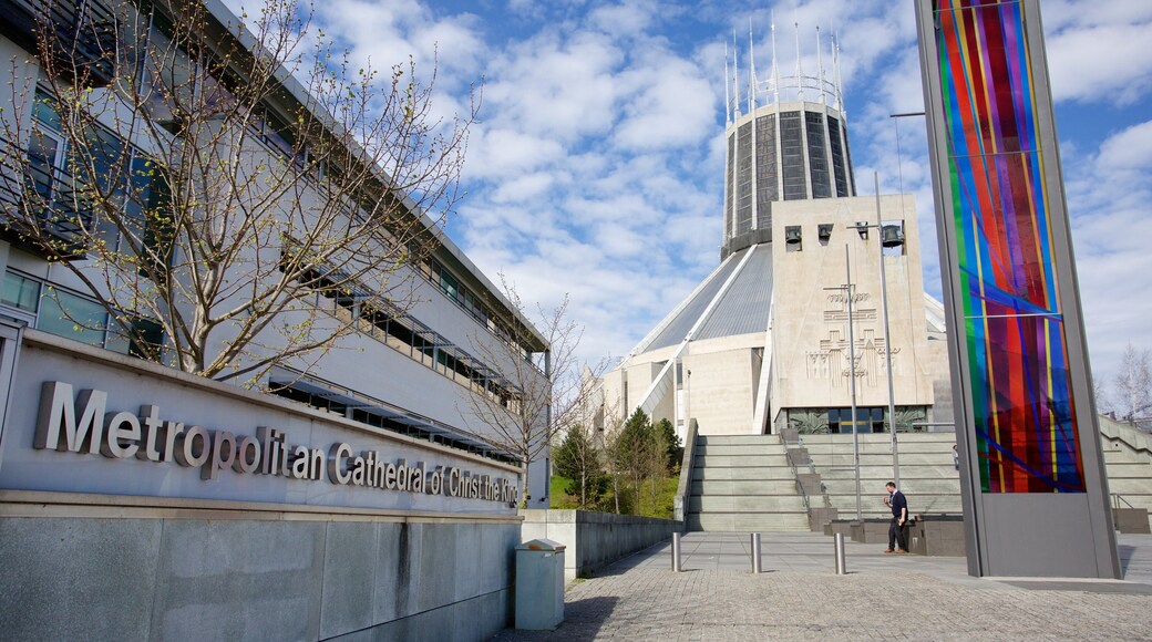 Liverpool Metropolitan katedral fasiliteter samt kirke eller katedral