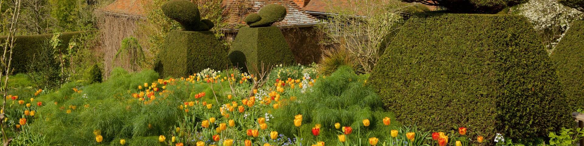 Great Dixter House & Gardens welches beinhaltet Geschichtliches, Blumen und Garten