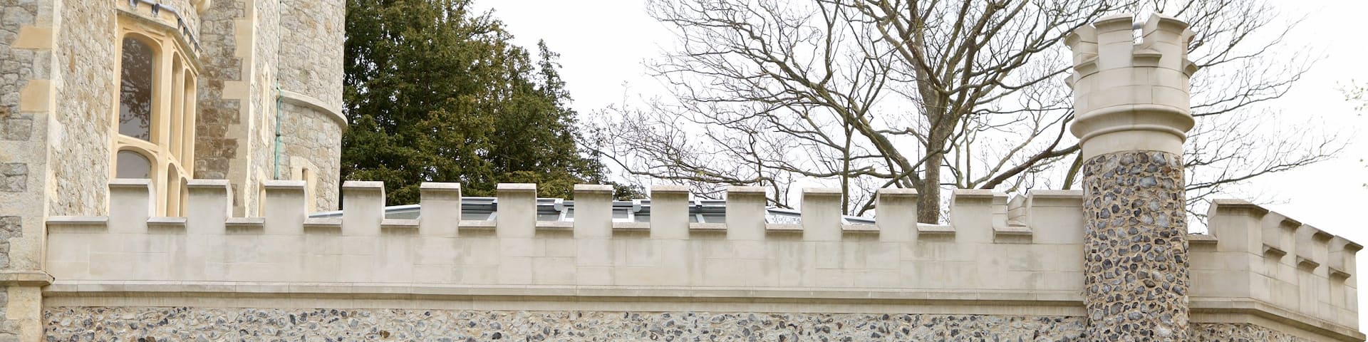 Whitstable Castle and Gardens showing chateau or palace, heritage elements and a park