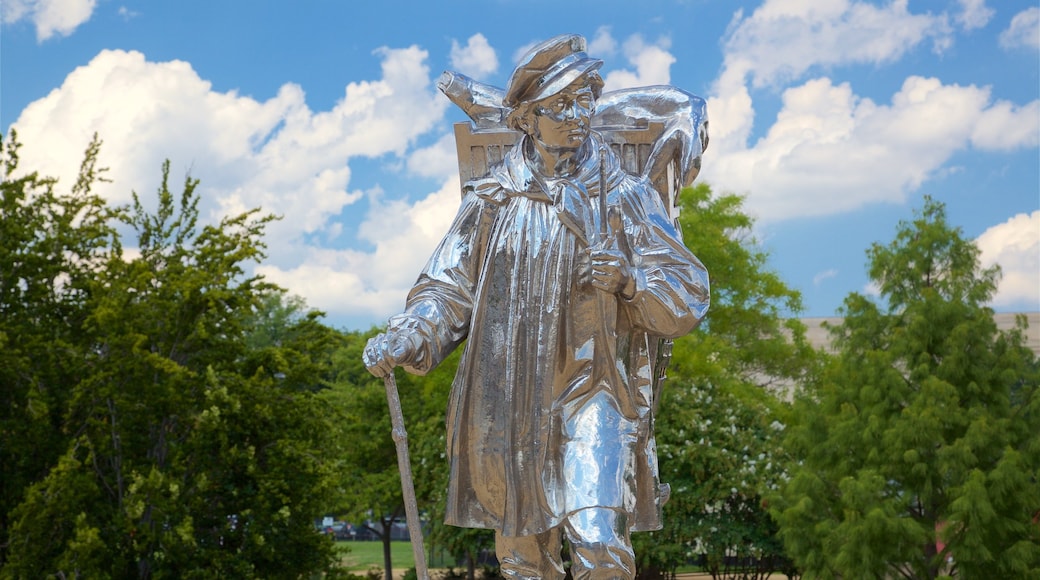 Capitol Hill showing a statue or sculpture