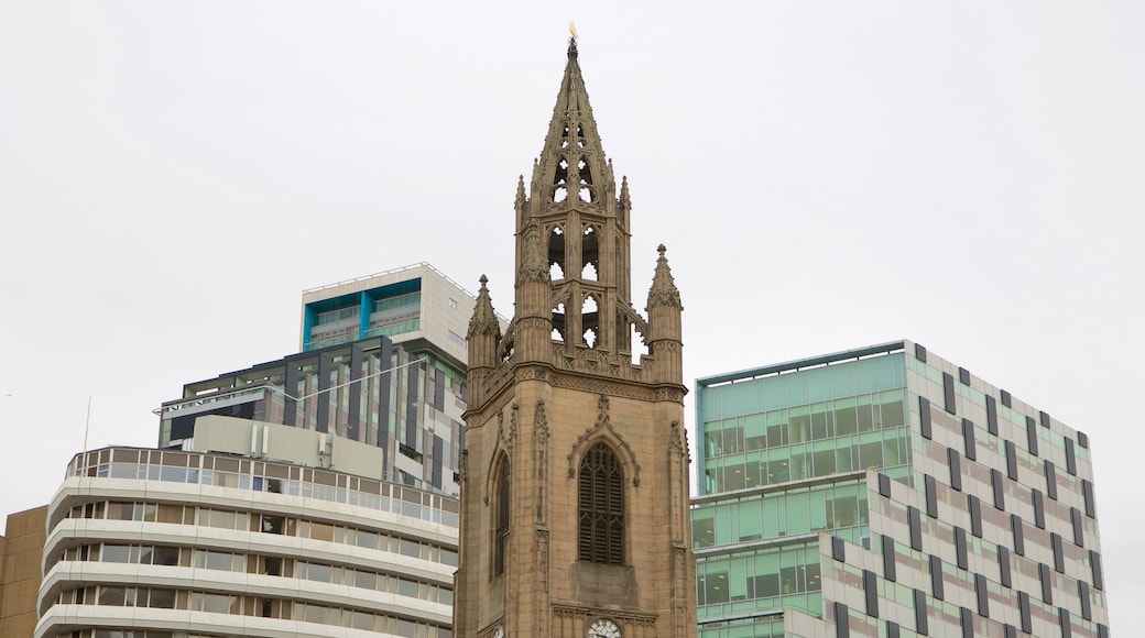 Liverpool showing heritage elements and a city