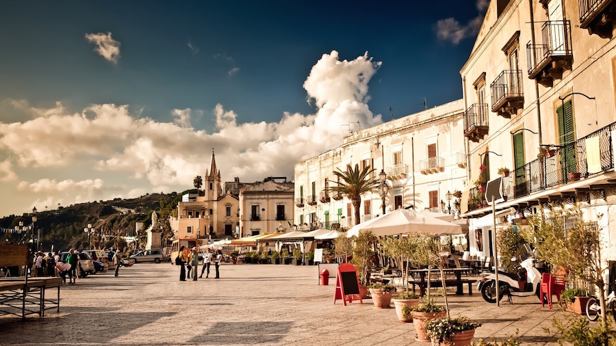 Lipari ofreciendo una plaza