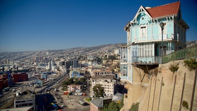 Valparaiso johon kuuluu maisemat ja kaupunki