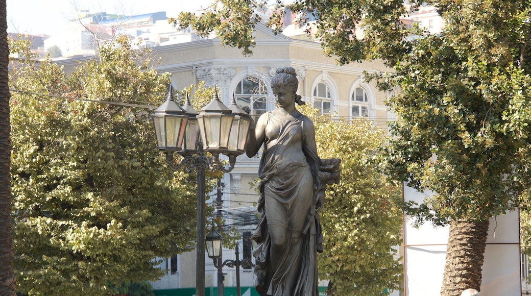 Plaza Victoria johon kuuluu patsas tai veistos